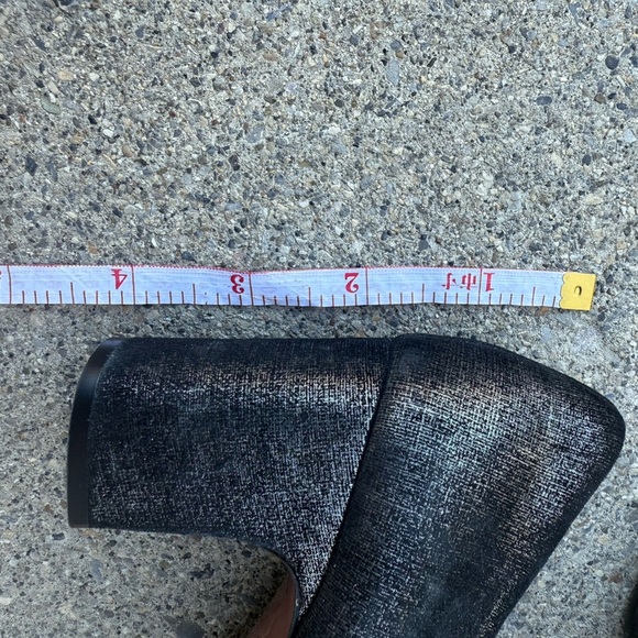 Chie Mihara size 9.5 excellent near new Shimmering Black gold undertones w/ Bows - Picture 14 of 16